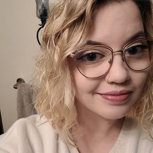 Meet your Posher, Lauren